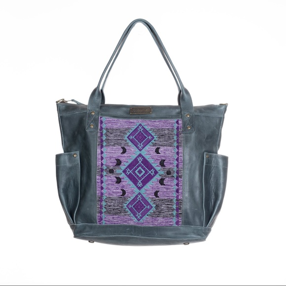 Nena and Co. H&S Womanhood TPB full size - Picture 6 of 10